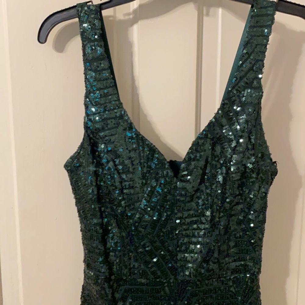 Bisou Bisou size 6. Dark green sequence mid length dress sweetheart neck line